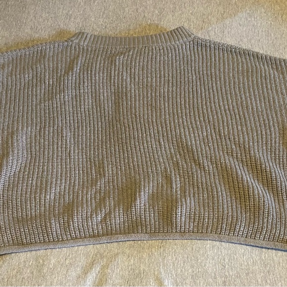 Cropped knitted flowy long sleeve. Size XXL - Picture 4 of 4